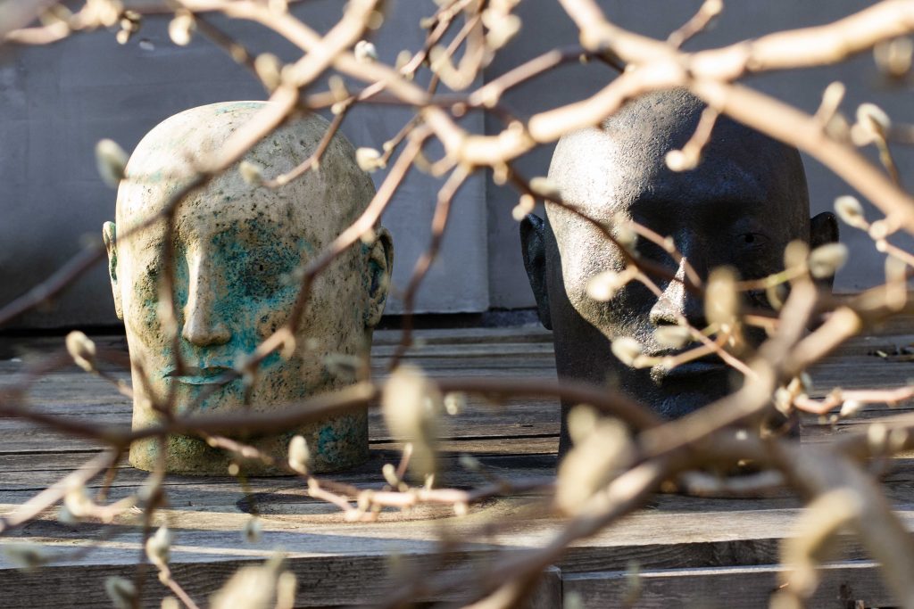 Dwie rzeźby głowy